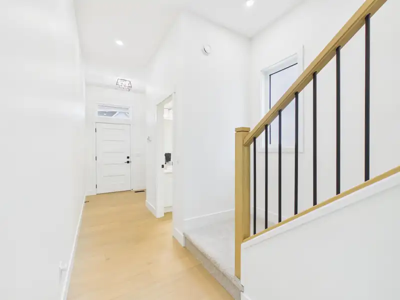 20343 76B AVENUE - photo 4 of 40