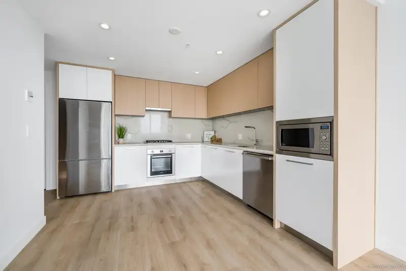 2607 567 CLARKE ROAD - photo 3 of 25