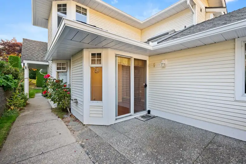 81 8737 212 STREET - photo 4 of 39