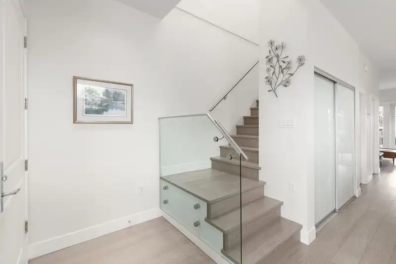 220 E 40TH AVENUE - photo 2 of 31