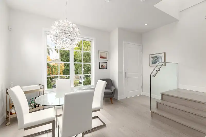 220 E 40TH AVENUE - photo 3 of 31