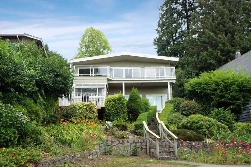 850 ESQUIMALT AVENUE - photo 1 of 22