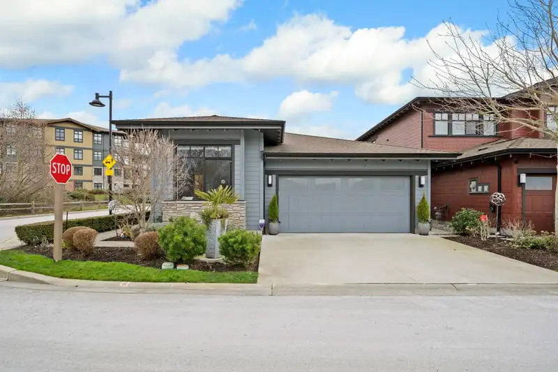 4910 SPRINGS BOULEVARD - photo 3 of 36