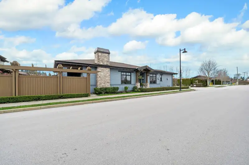 4910 SPRINGS BOULEVARD - photo 4 of 36