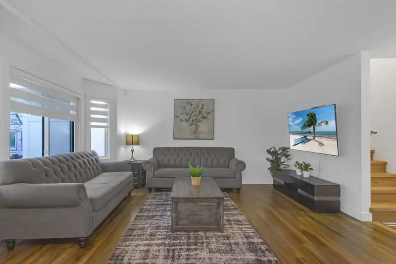 138 7321 140 STREET - photo 2 of 18