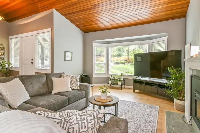 23913 58A AVENUE - photo 2 of 36