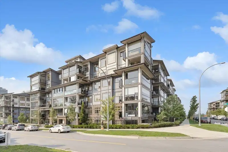 212 20325 85 AVENUE - photo 1 of 34