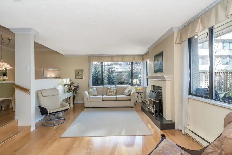 112 15275 19 AVENUE - photo 2 of 29