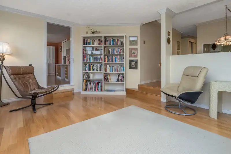 112 15275 19 AVENUE - photo 3 of 29