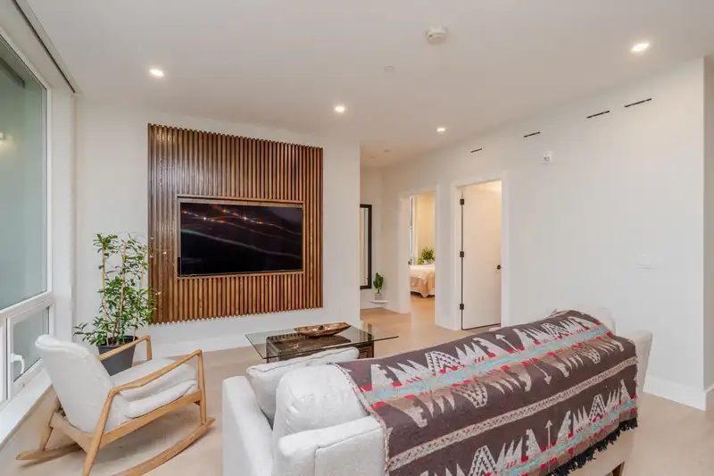 112 20416 PARK AVENUE - photo 3 of 40