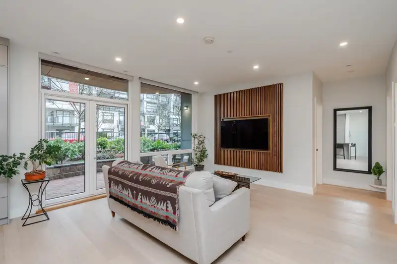 112 20416 PARK AVENUE - photo 4 of 40