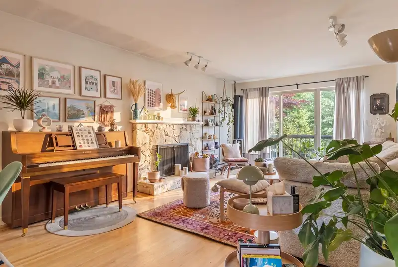 2246 PARKER STREET - photo 4 of 39