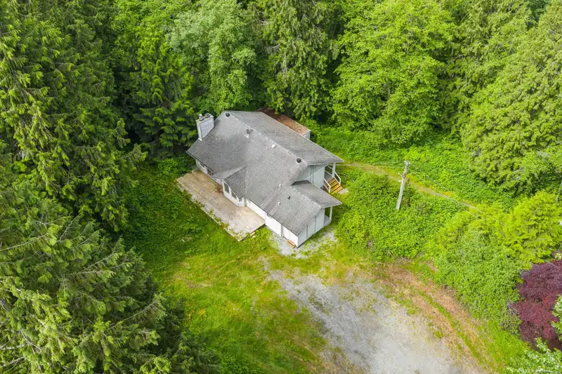 9232 FARRINGTON STREET - photo 3 of 32