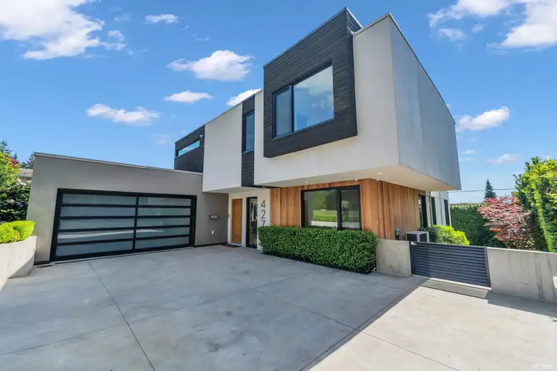 4275 CHELSEA CRESCENT - photo 3 of 38