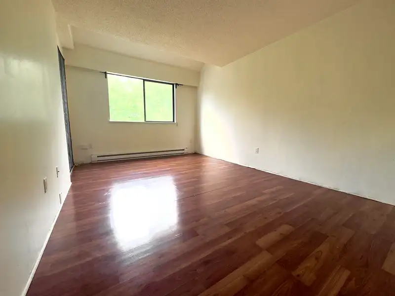 322 8120 COLONIAL DRIVE - photo 2 of 23