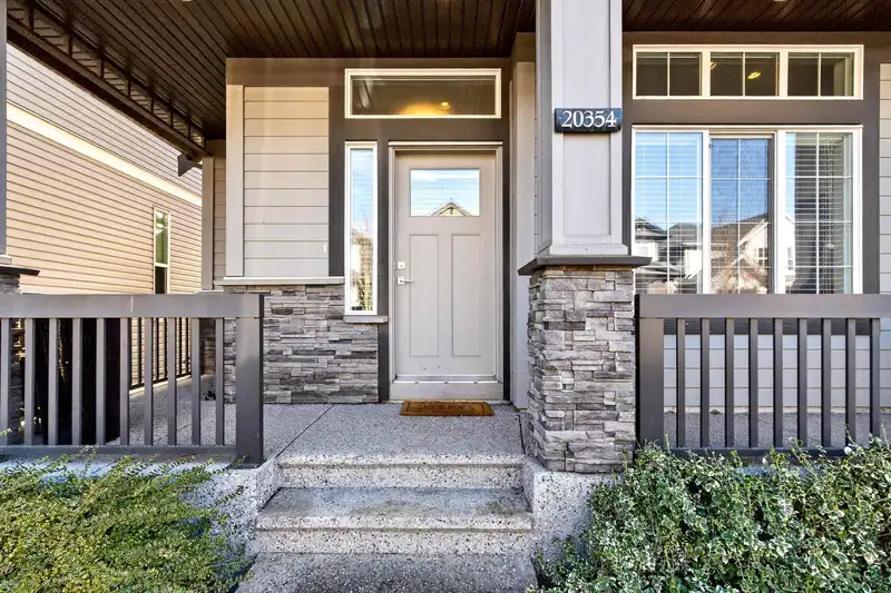 20354 82A AVENUE - photo 2 of 30