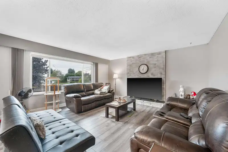 34638 ASCOTT AVENUE - photo 3 of 26