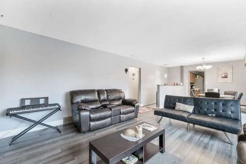 34638 ASCOTT AVENUE - photo 4 of 26