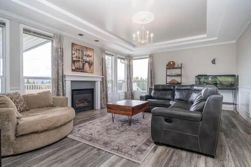 5465 HIGHROAD CRESCENT - photo 4 of 40