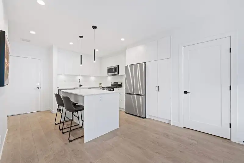 404 20019 83A AVENUE - photo 2 of 21