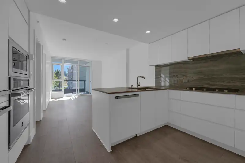 403 450 WESTVIEW STREET - photo 2 of 34