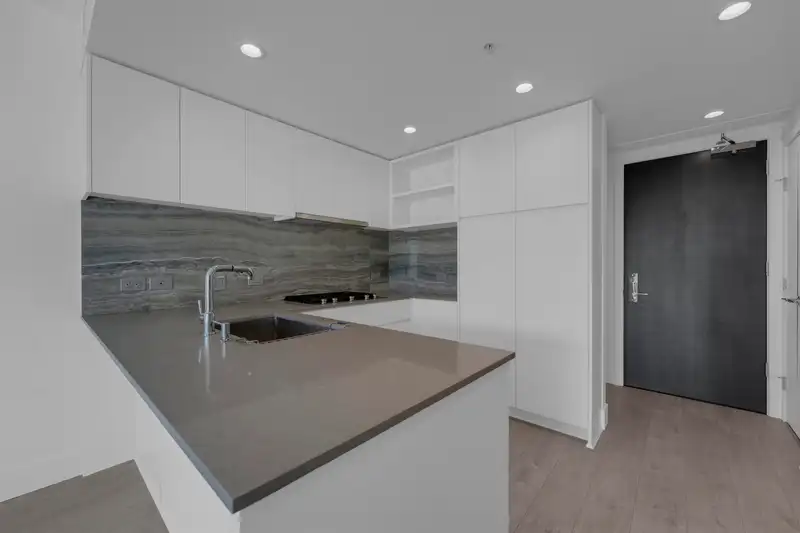 403 450 WESTVIEW STREET - photo 3 of 34