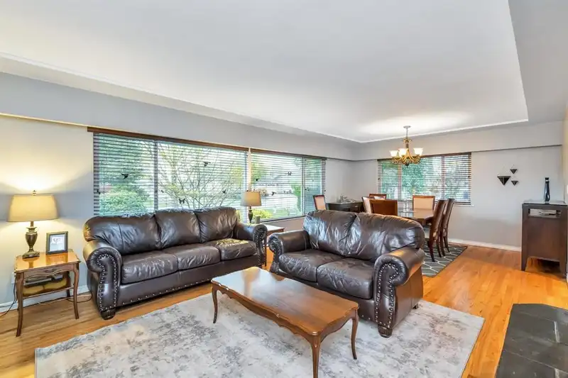 4729 60B STREET - photo 3 of 36