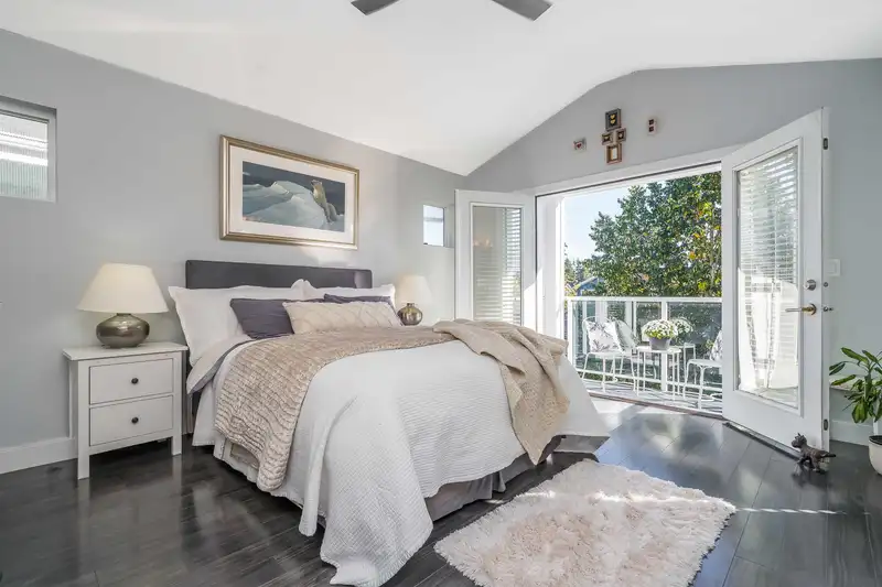 16772 23 AVENUE - photo 3 of 36