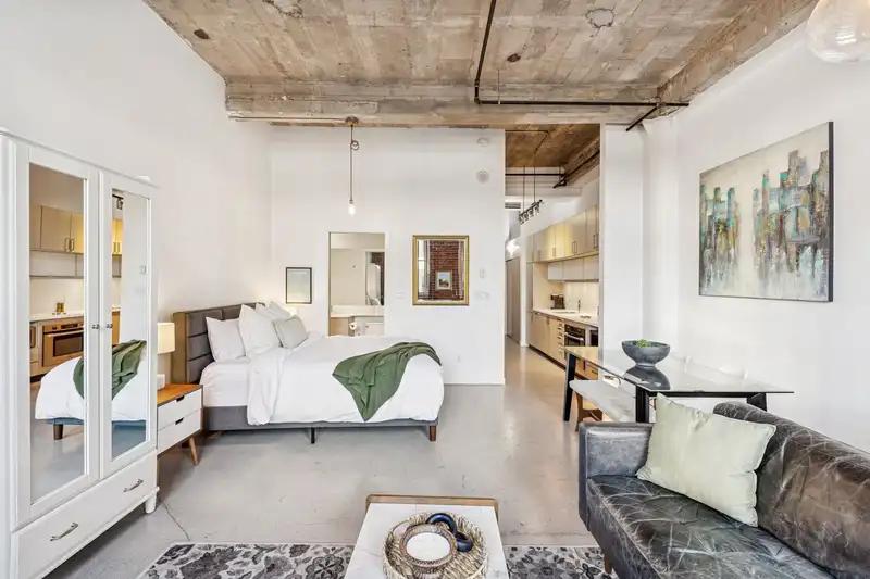 206 546 BEATTY STREET - photo 4 of 33