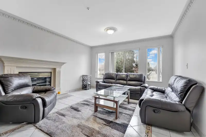 3153 PARKER STREET - photo 3 of 26
