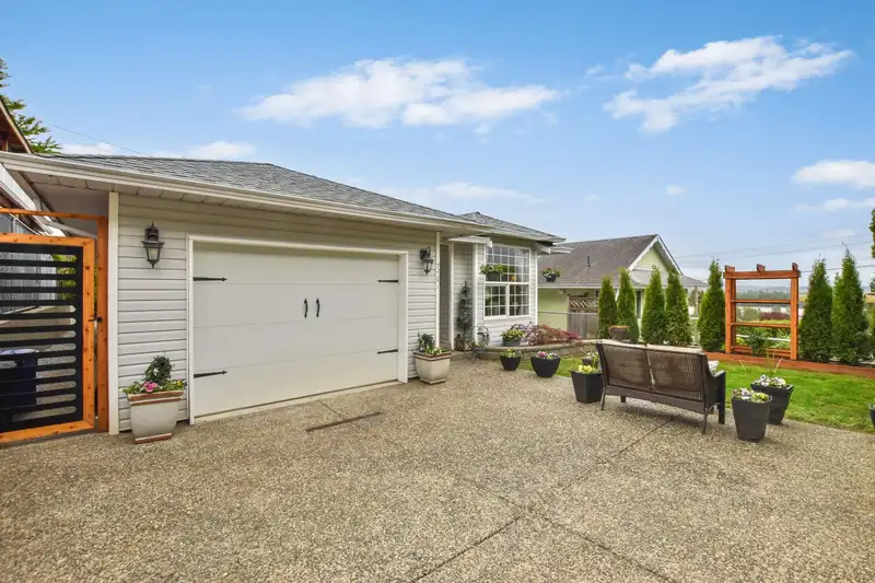 7461 MURRAY STREET - photo 1 of 28