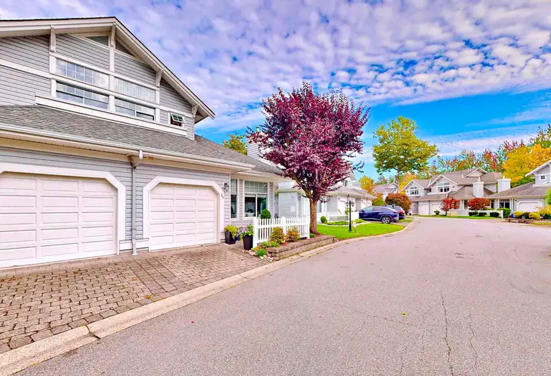 23 5708 208 STREET - photo 2 of 28