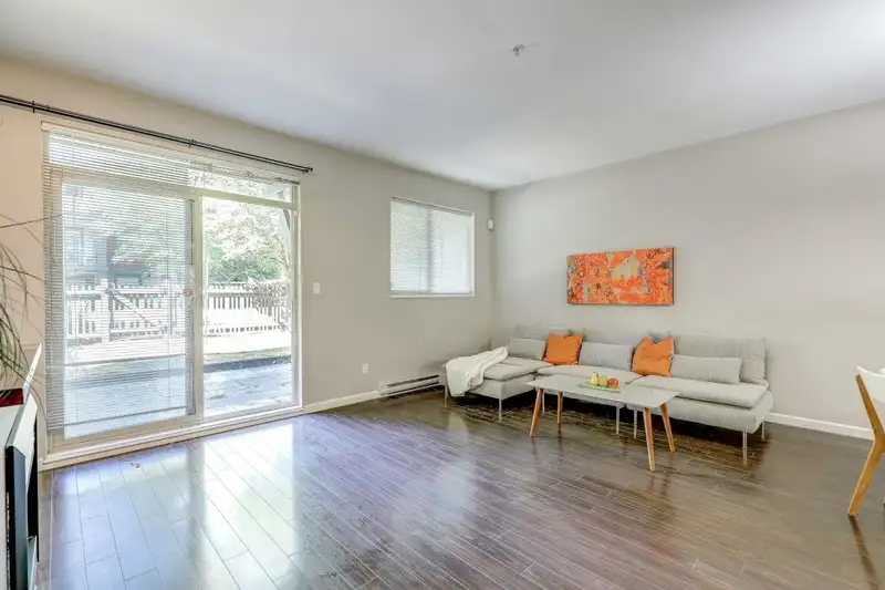 6 10058 153 STREET - photo 2 of 29