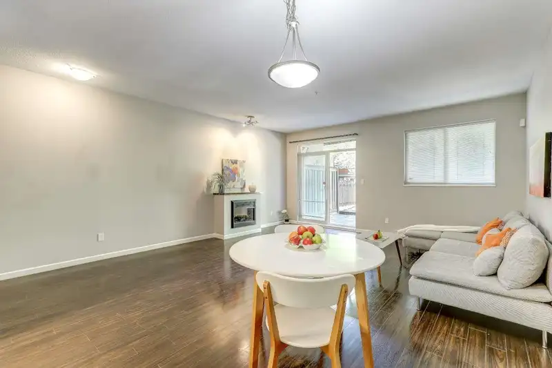 6 10058 153 STREET - photo 4 of 29