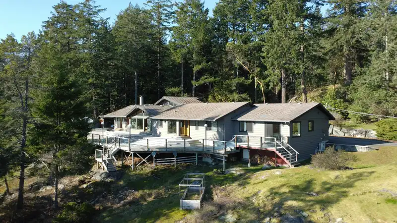 10881 SUNSHINE COAST HIGHWAY - photo 3 of 40