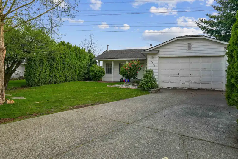 7387 123 STREET - photo 2 of 39