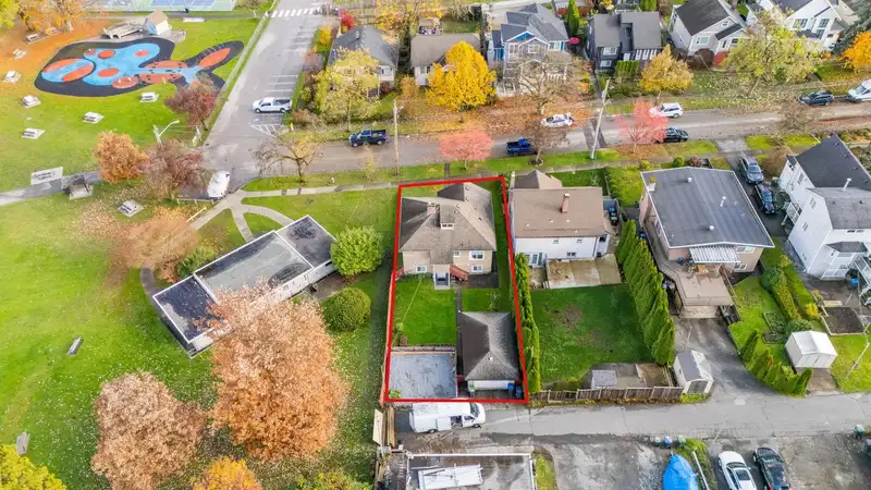 523 KELLY STREET - photo 3 of 18