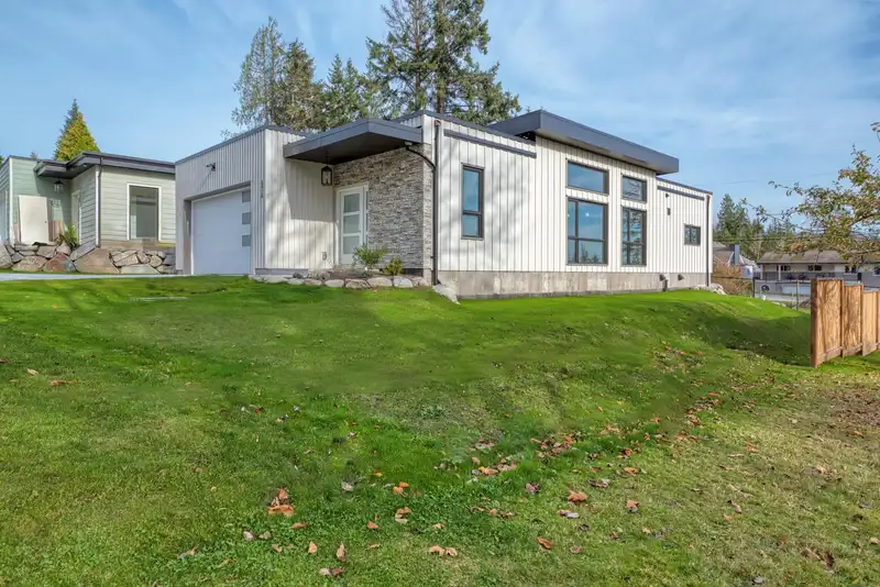 5410 STELLAR WAY - photo 2 of 40