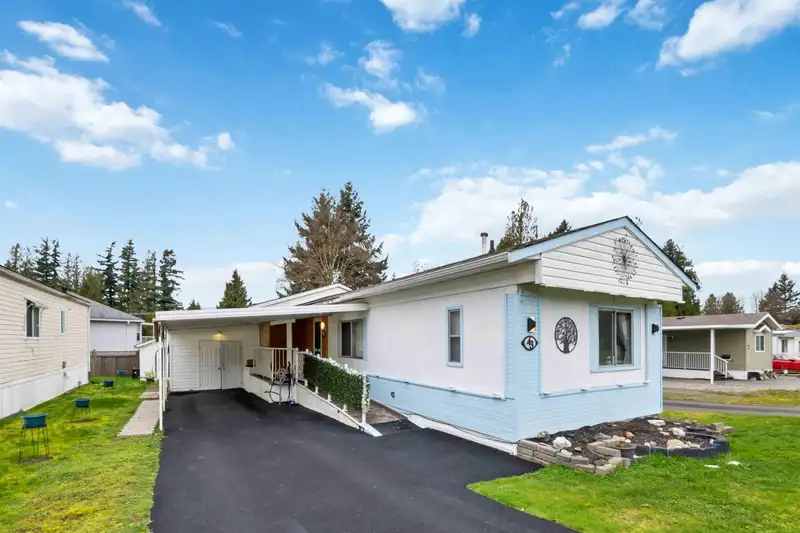 43 2035 MARTENS STREET - photo 1 of 40