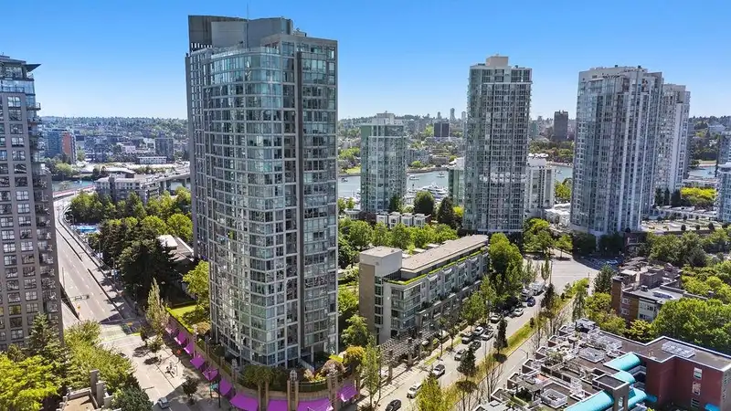 2801 1008 CAMBIE STREET - photo 1 of 39
