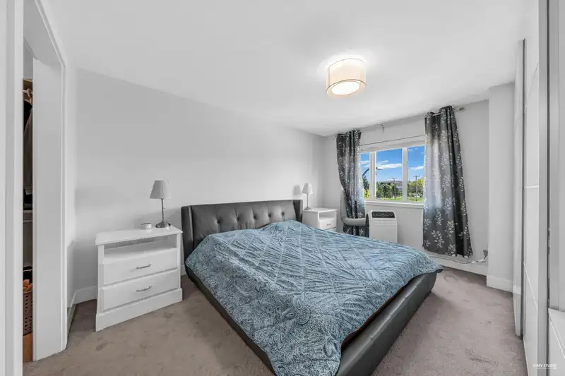 66 843 EWEN AVENUE - photo 2 of 40