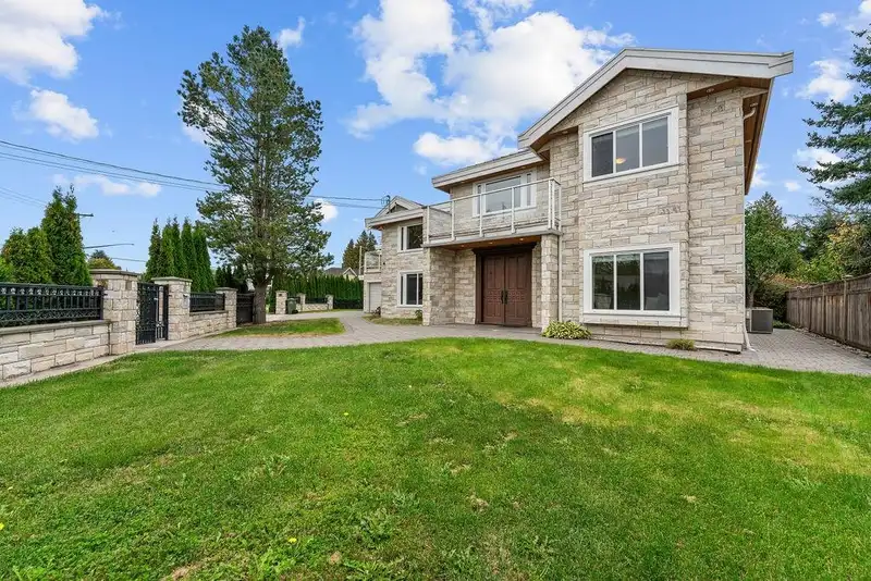 9200 SAUNDERS ROAD - photo 1 of 40