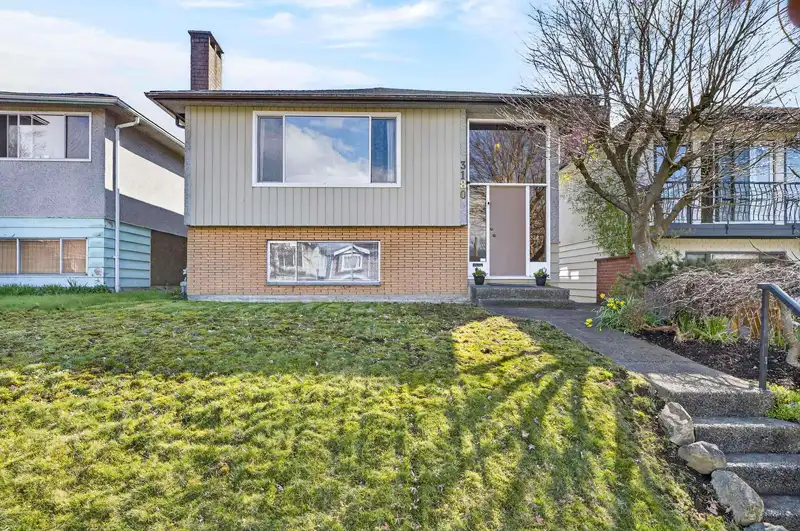 3180 E 3RD AVENUE - photo 1 of 40