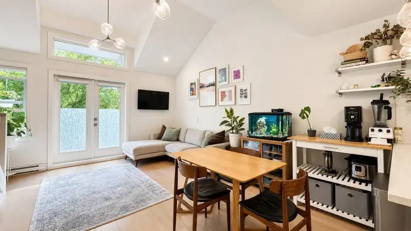 201 2759 HORLEY STREET - photo 3 of 19