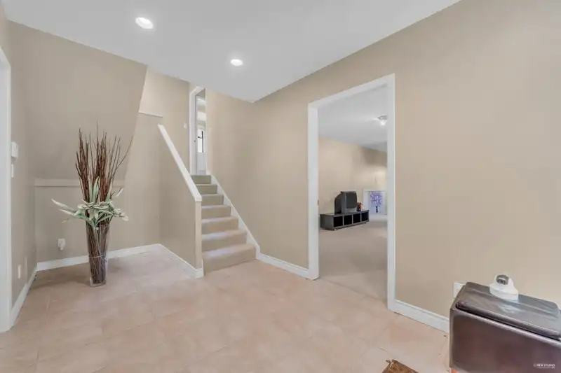 4623 CAULFEILD DRIVE - photo 4 of 40