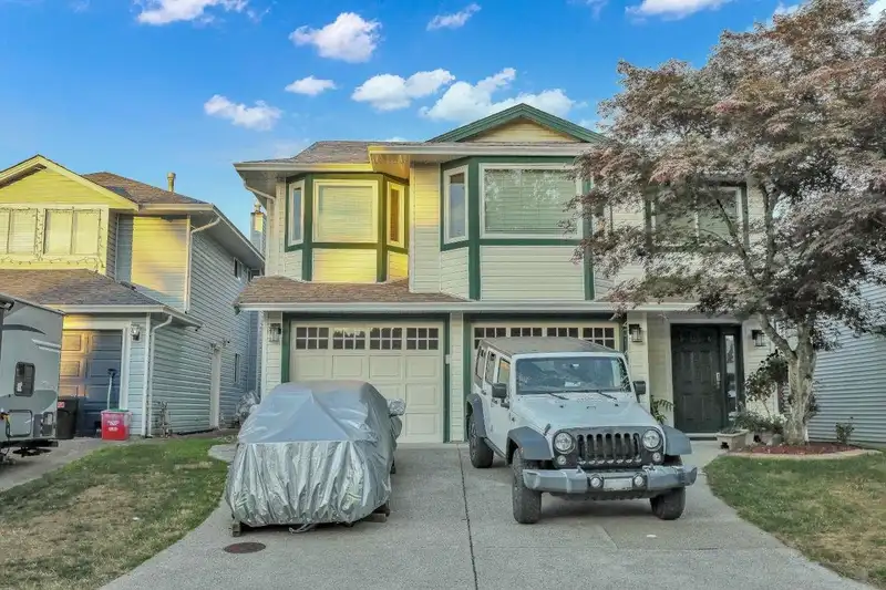 20140 ASHLEY CRESCENT - photo 1 of 40