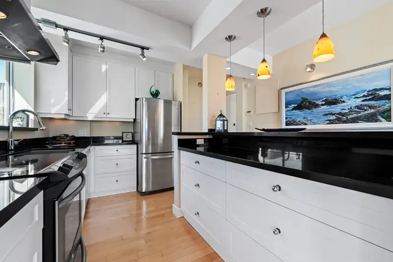801 2187 BELLEVUE AVENUE - photo 4 of 22