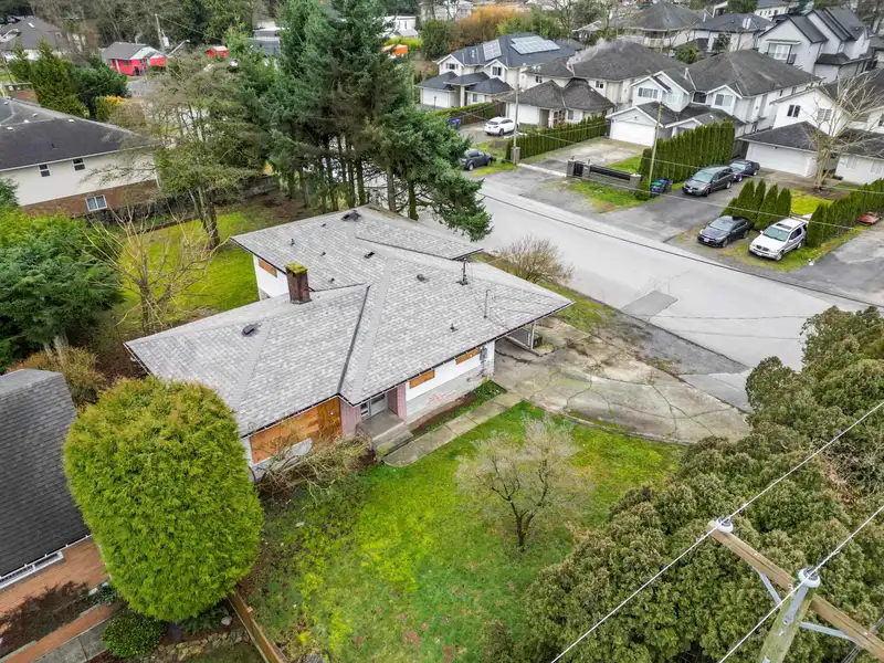 14200 GROSVENOR ROAD - photo 2 of 11