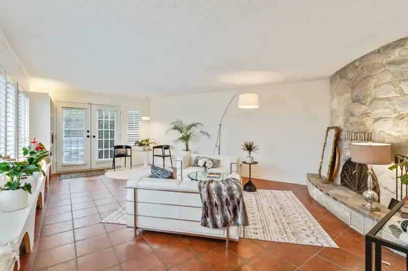 7362 LABURNUM STREET - photo 4 of 31