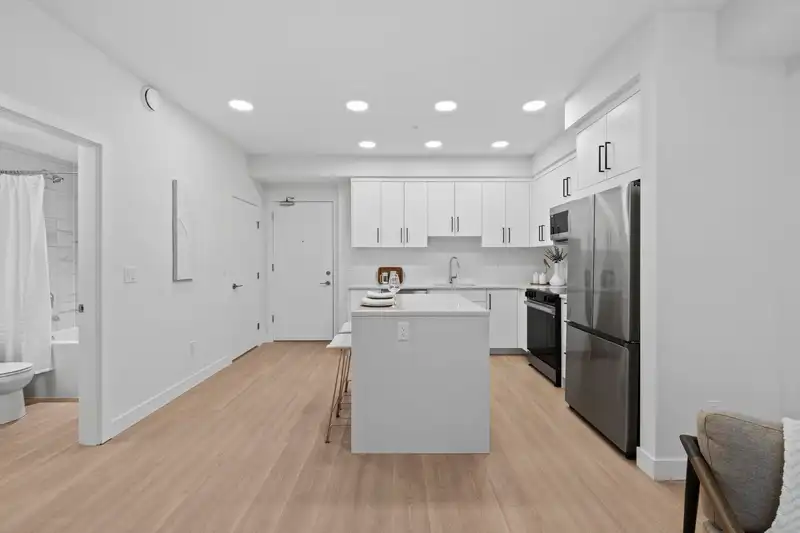 209 33820 SOUTH FRASER WAY - photo 4 of 13
